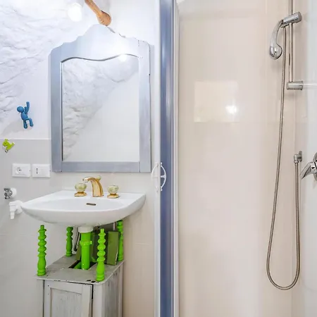 Pet Friendly In With Kitchen *